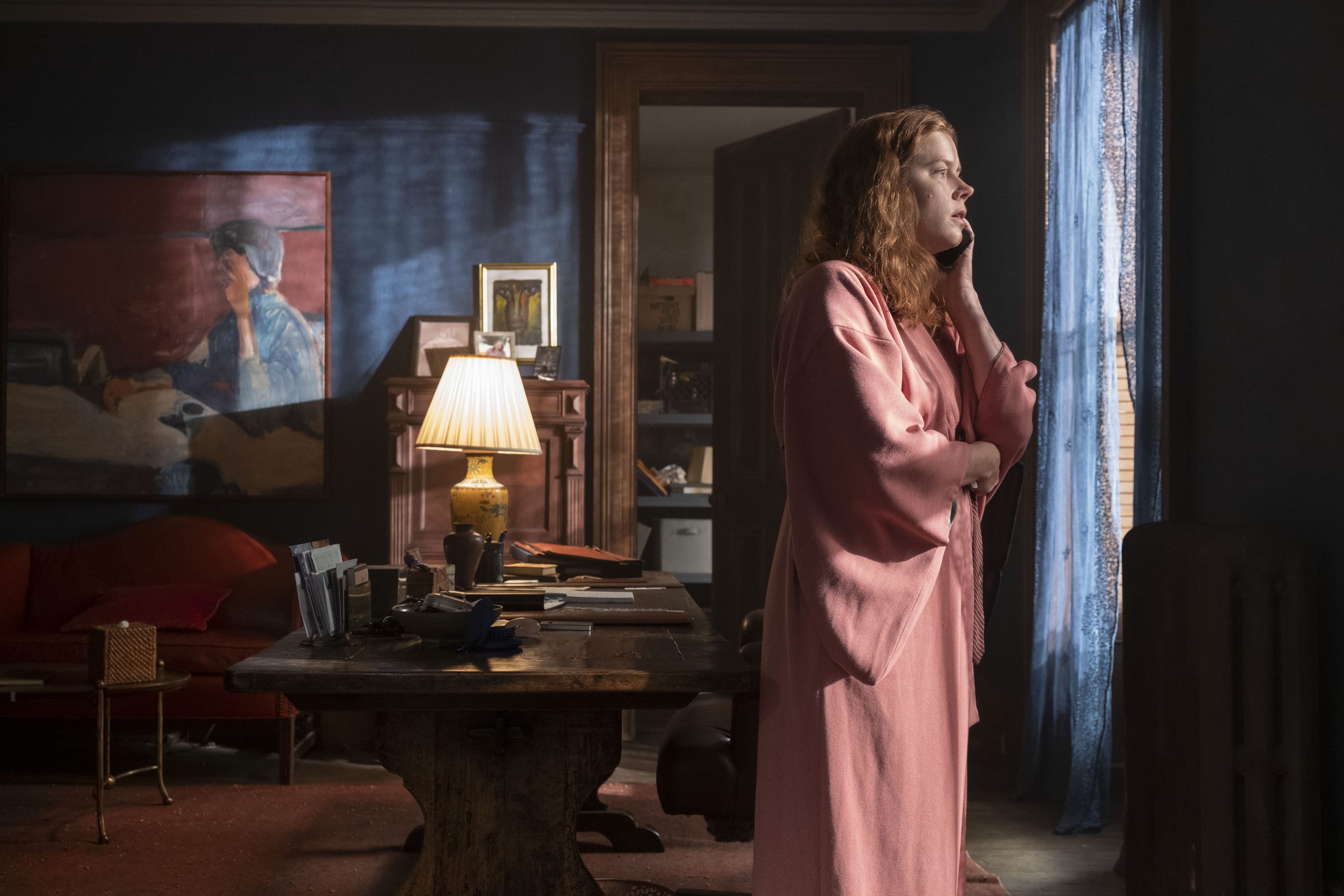 A Mulher Na Janela | Crítica: Longa com Amy Adams é ruim, mas assistível. | Arroba Nerd