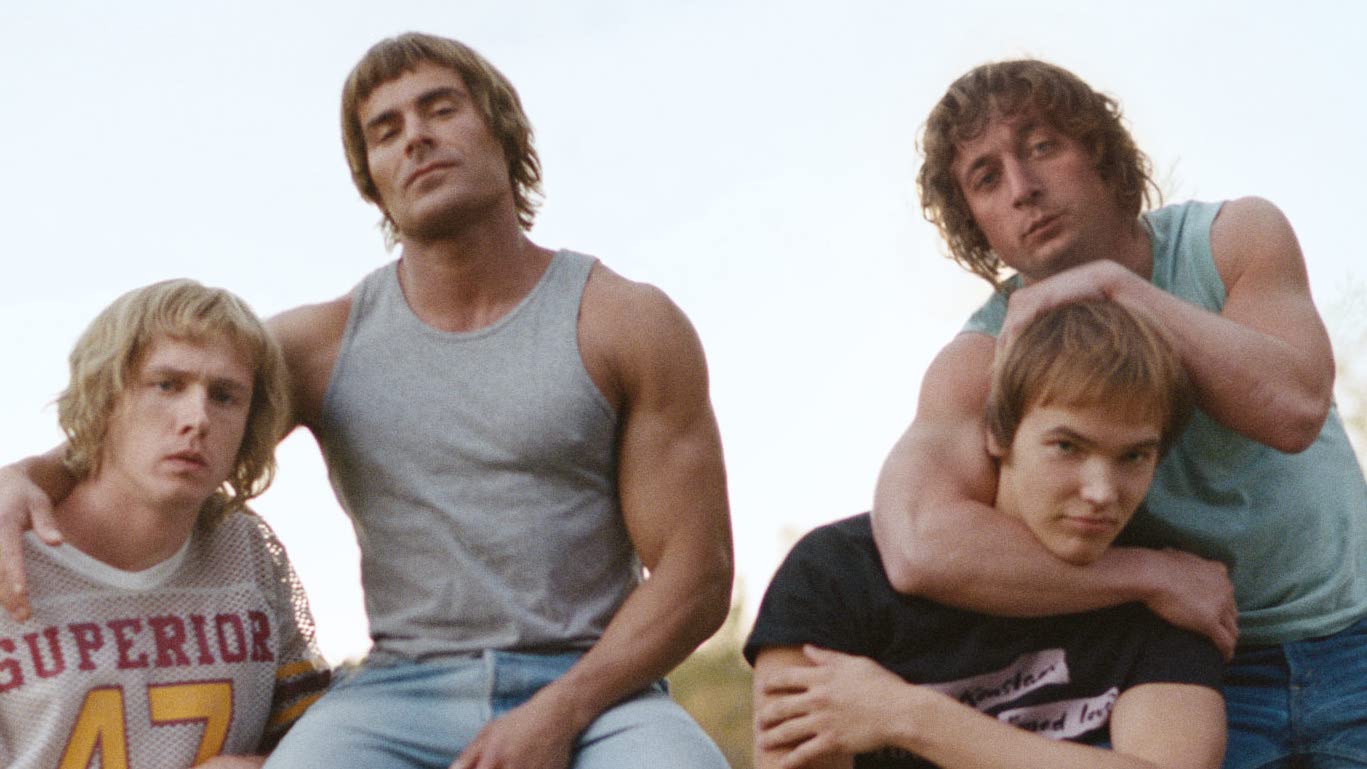 Longa com Zac Efron sobre família de lutadores estreia nos cinemas